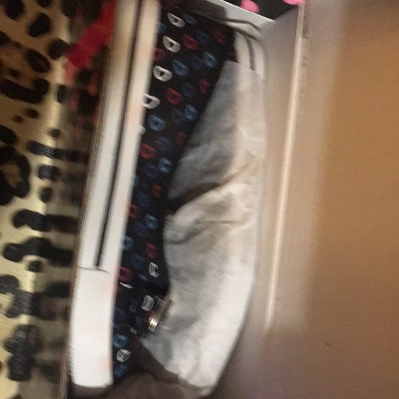 Adorable little girls shoes brand new in box - Picture 3 of 3